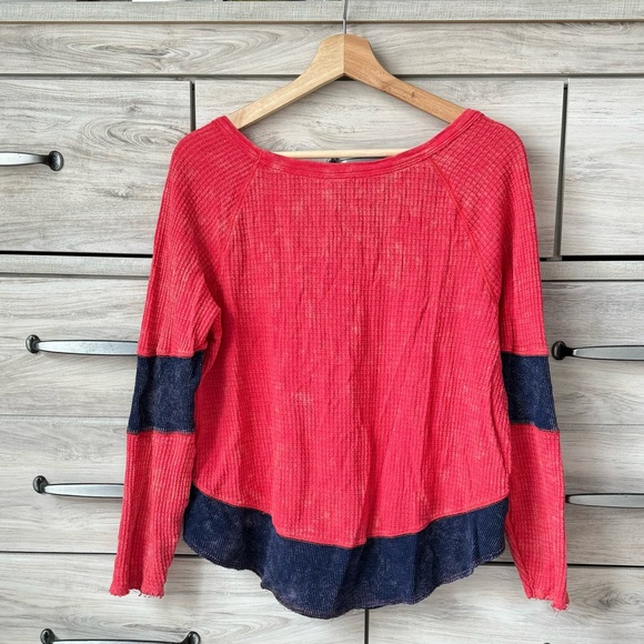 We the Free Free People Diamond Dozen Coral Red Distressed Thermal Top Size M - Picture 2 of 8